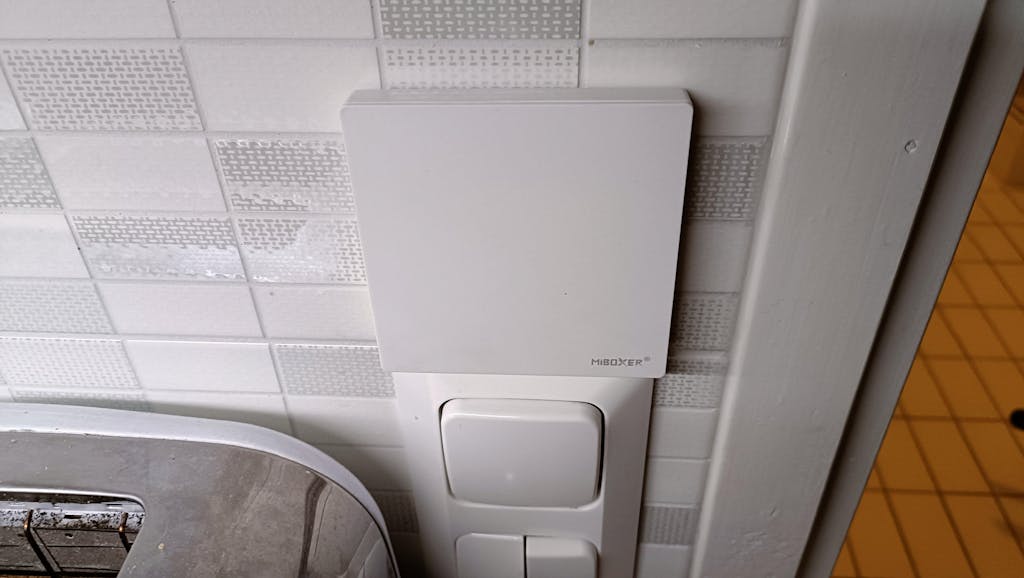 Langaton LED-himmennin 1-kanav. pinta-asennettava painikesäädin PUSH3 - Easy RF 2.4G