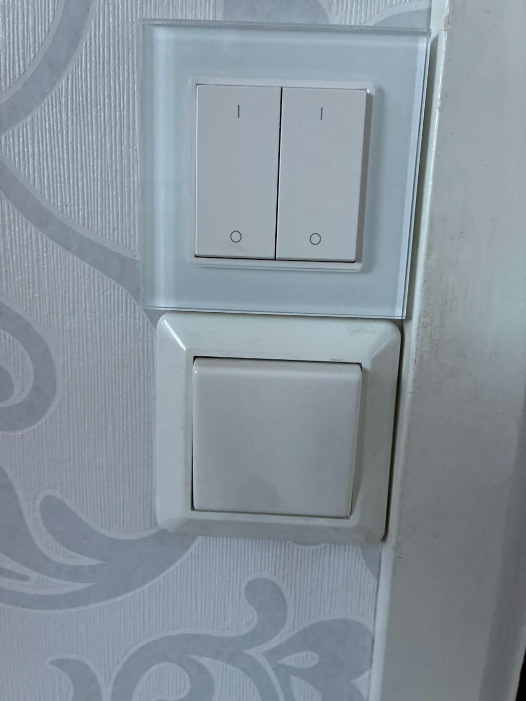 LED himmennin RF WiFi langaton, 2 kanav. pinta-asennettava painikesäädin lasikehyksellä