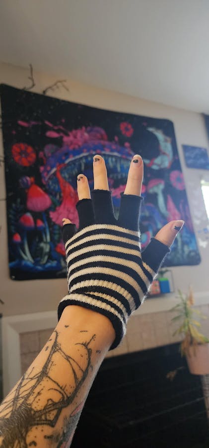 Striped Fingerless Gloves [Multiple Colors Available] – VampireFreaks