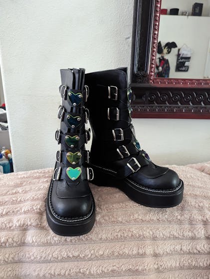 Heartbeat Platform Boots [Emily-330] – VampireFreaks