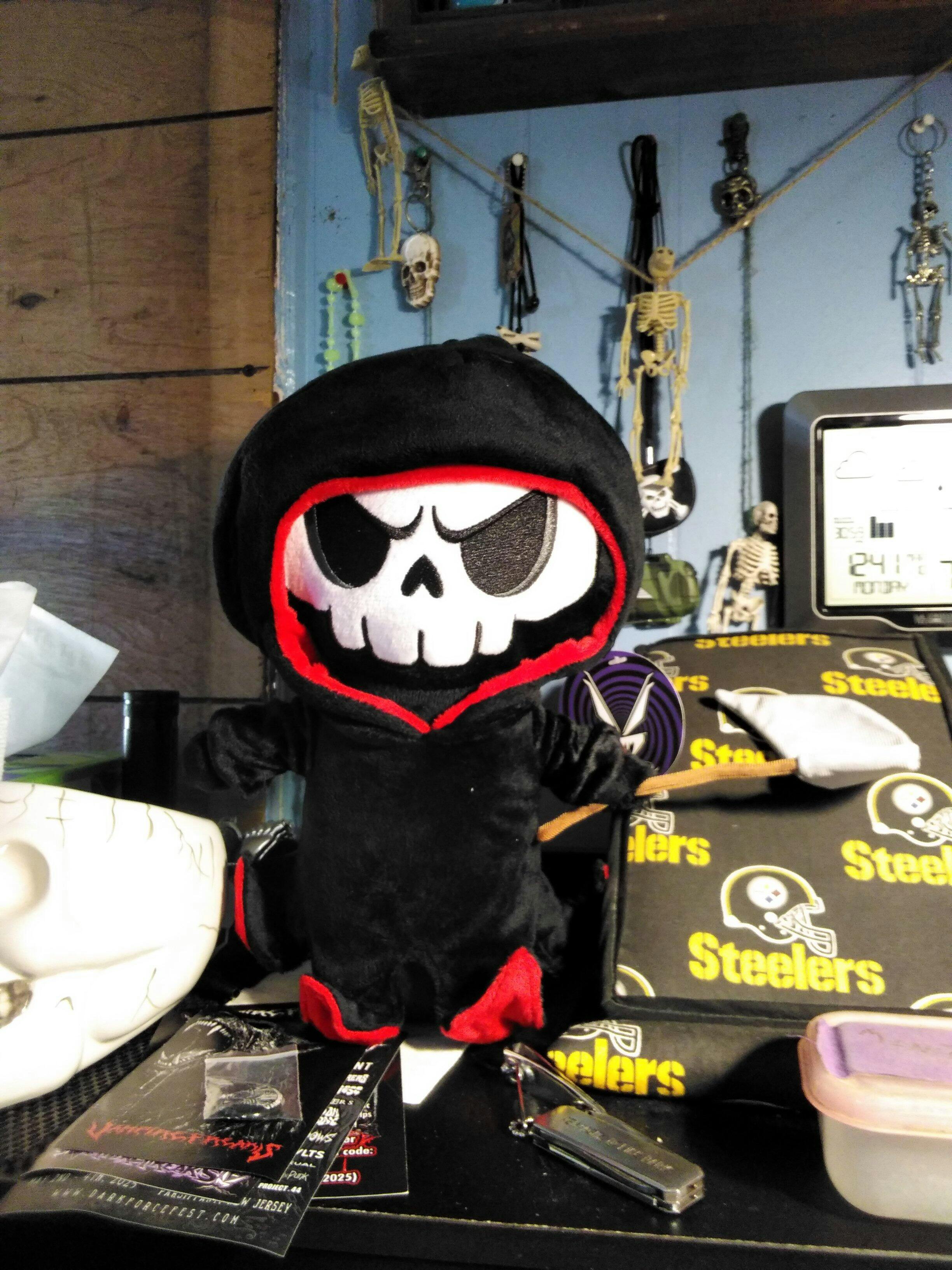 Grim Creeper Plush Toy – VampireFreaks