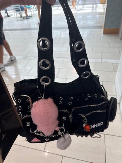 Resist Handcuff Handbag [BLACK/BLACK] – VampireFreaks