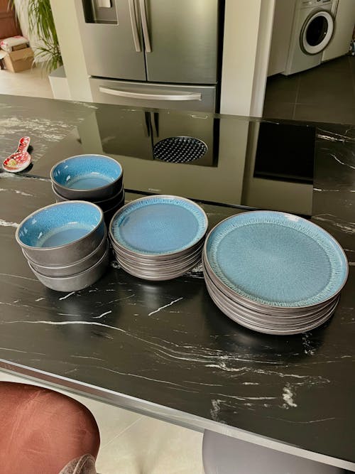 Playa 18 Piece Glossy Dinnerware Set