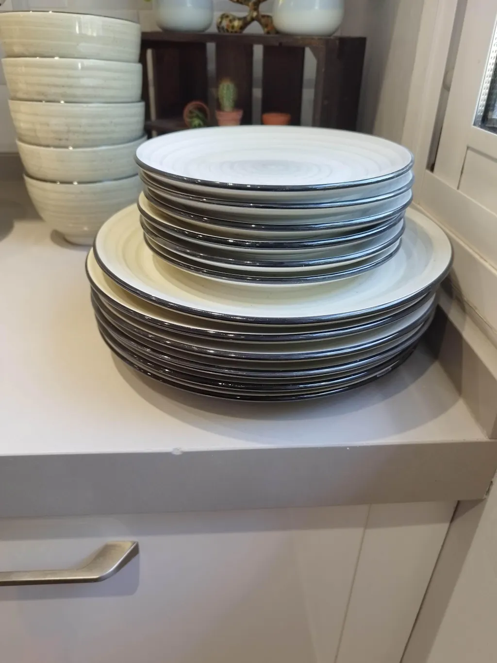 Bonbon Double-Sided 24 Piece Dinnerware Set