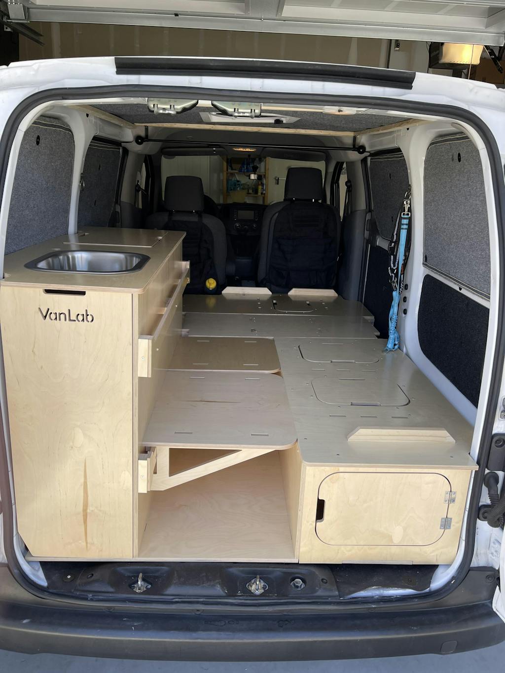 Nissan NV 200 – VanLab