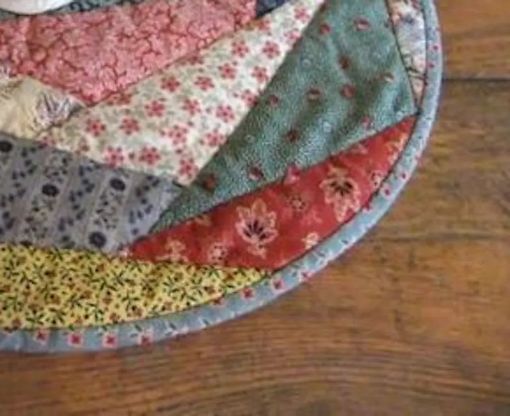 Loyal Heart Quilted Round Mat NCU0DV1196