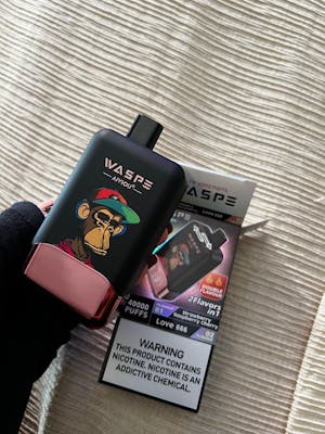 Vaper de 40.000 puffs desechable y recargable tipo c sabor Fresa Frambuesa Cereza & Love 666 con sistema de eleccion de sabor  (sin nicotina)