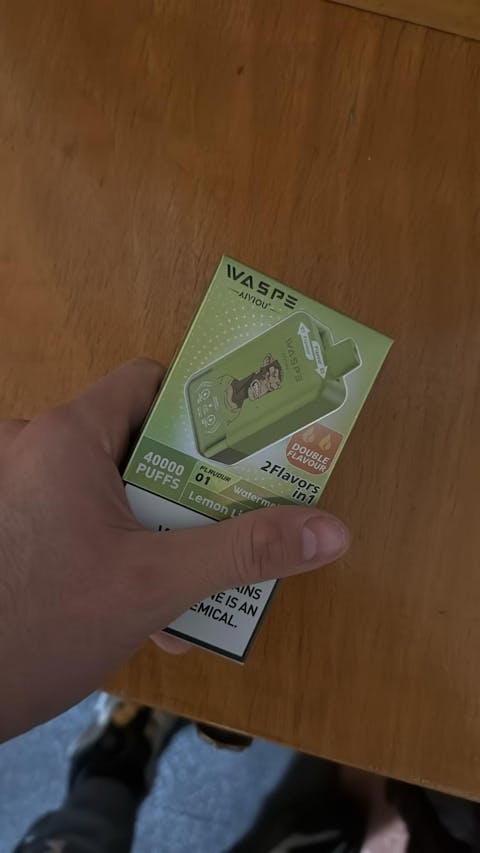 Vaper de 40.000 puffs desechable y recargable tipo c sabor Helado de sandía y lima limón con sistema de eleccion de sabor  (sin nicotina)