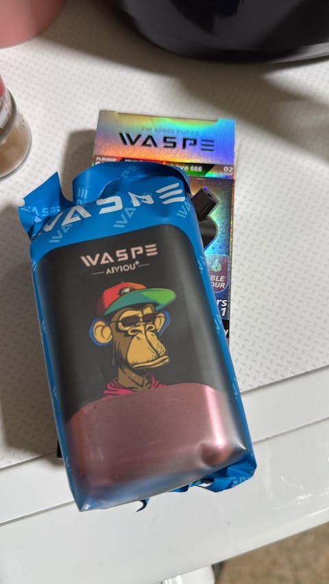 Vaper de 40.000 puffs desechable y recargable tipo c sabor Fresa Frambuesa Cereza & Love 666 con sistema de eleccion de sabor  (sin nicotina)