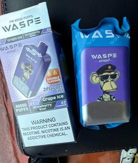 Vaper de 40.000 puffs desechable y recargable tipo c sabor Hielo de uva y kiwi de fresa con sistema de eleccion de sabor  (sin nicotina)