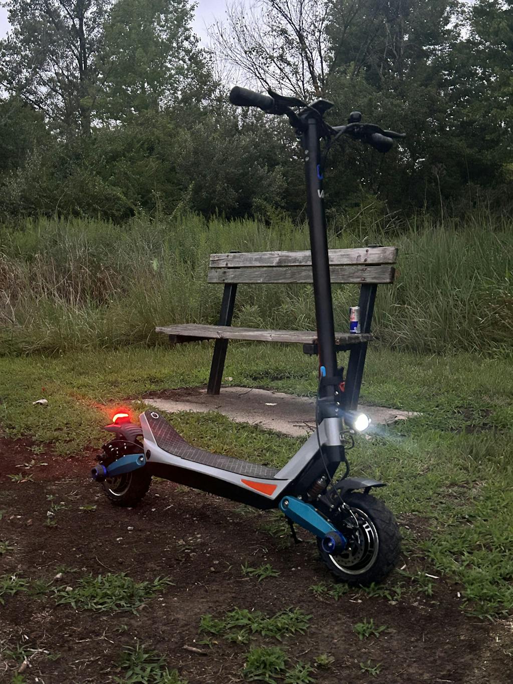 Pegasus E-Scooter | Dual 500W Hub Motor & 28 MPH | Varla Scooter