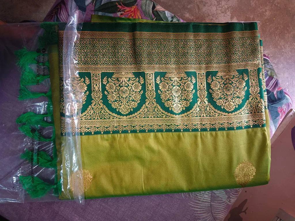 Graceful Soft Silk Swan Motif Saree