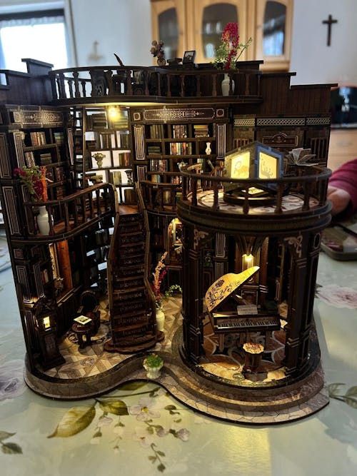 Dreamy Book Hall – DIY Book Nook Kit with LED Touch Lamp (3D wooden puzzle)