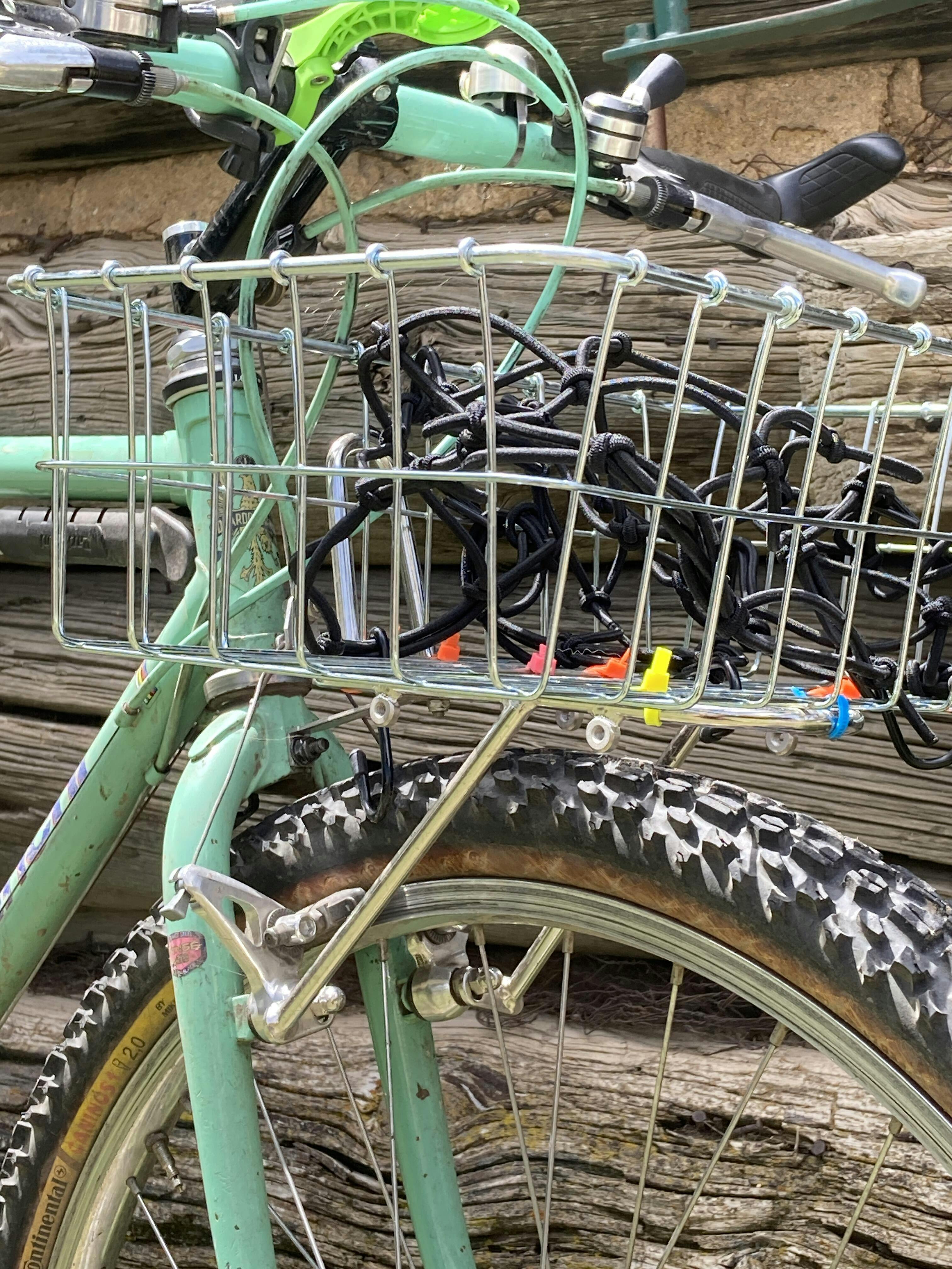 Randonneur front rack with integrated sales decaleur