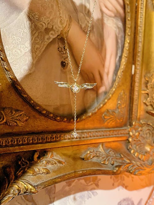 Golden Winged Sparkle Lariat Necklace