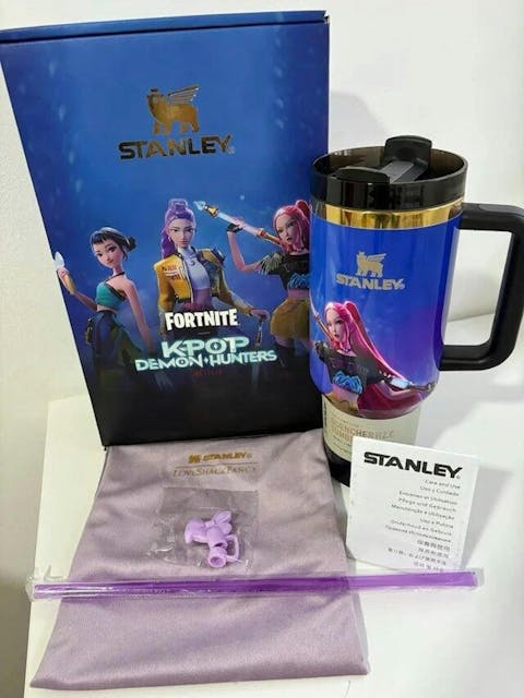 Exclusivo: Garrafa Térmica 1.2L Edição Especial Guerreiras do K-Pop Caixa Customizada + *BRINDE 1x Chaveiro Exclusivo* - EDIÇÃO LIMITADA