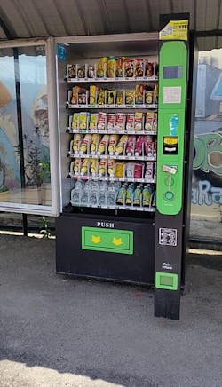 Mach 2.0 - Vending Machine - Snack & Drink Combo