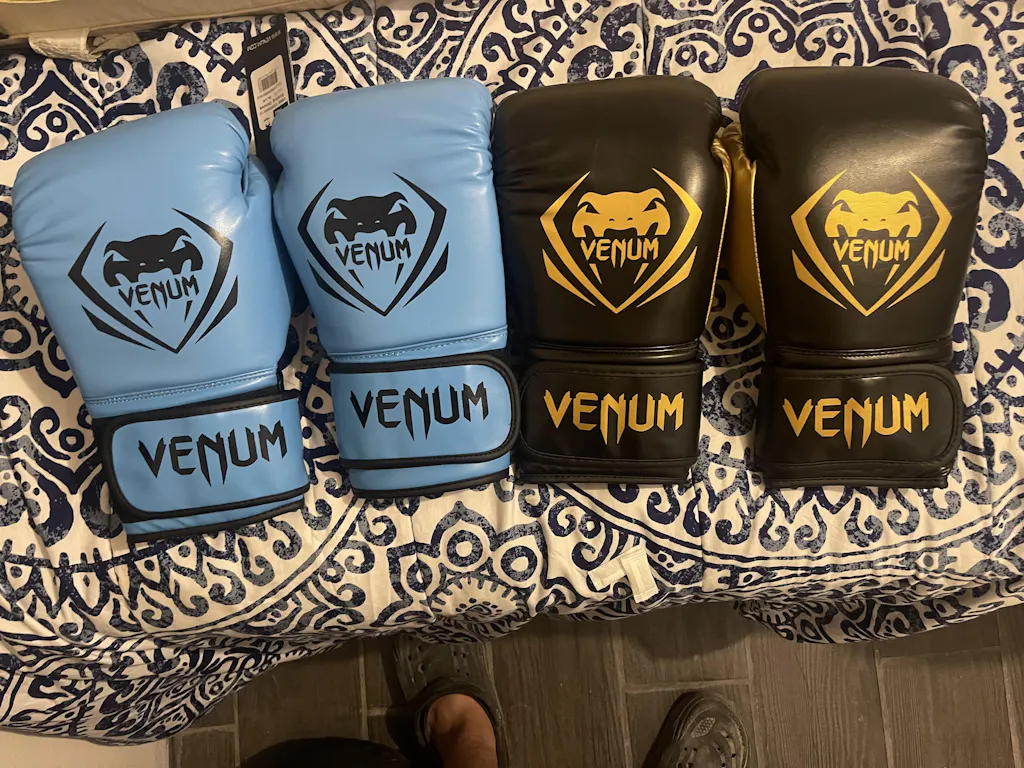 Venum Contender Boxing Gloves - Black/Gold - Venum