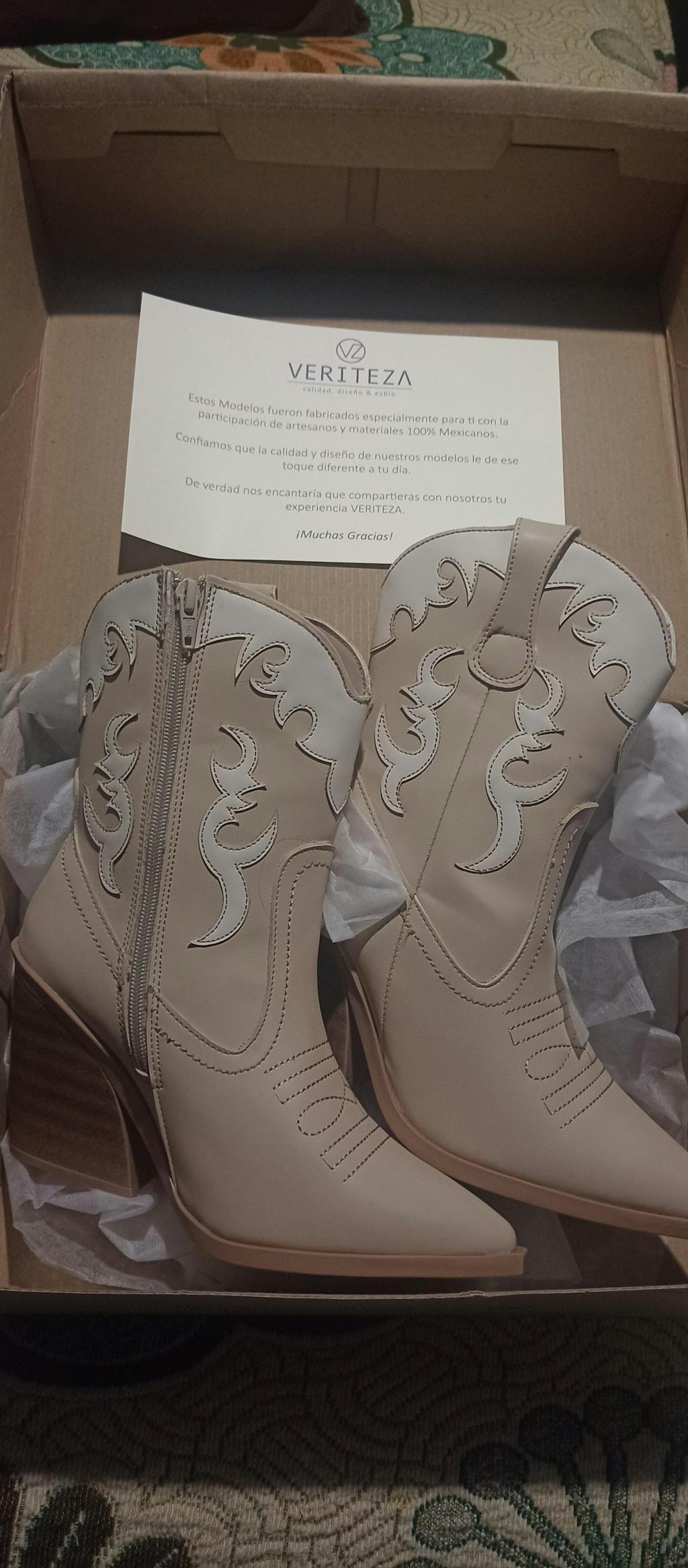 6976 BOTÍN BORDADO JESSY