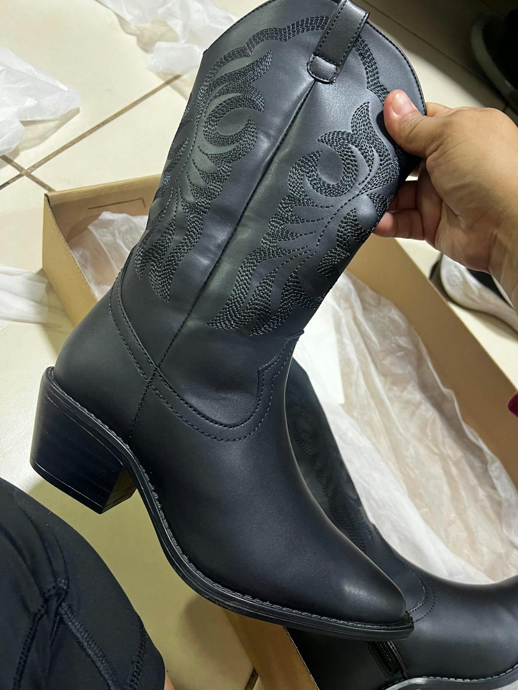 7989 BOTA ALTA BORDADA SABRINA