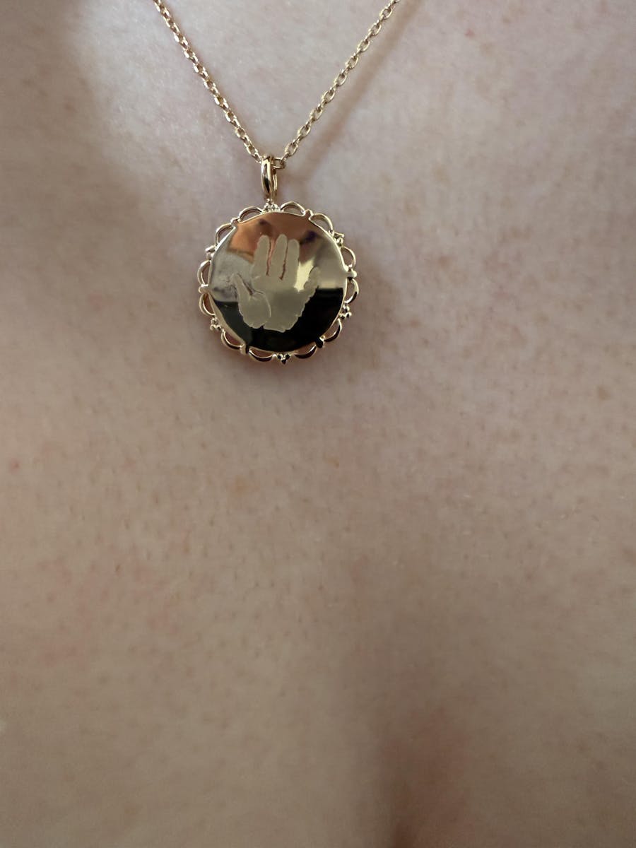 Le Collier Dentelé - 1 Empreinte