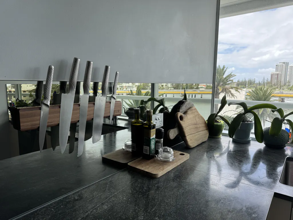 VEUR Black Walnut Magnetic Knife Holder