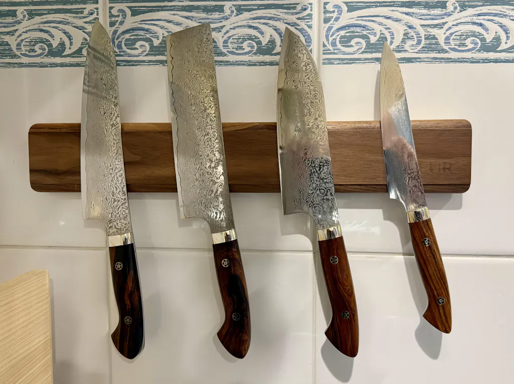 VEUR Black Walnut Magnetic Knife Holder