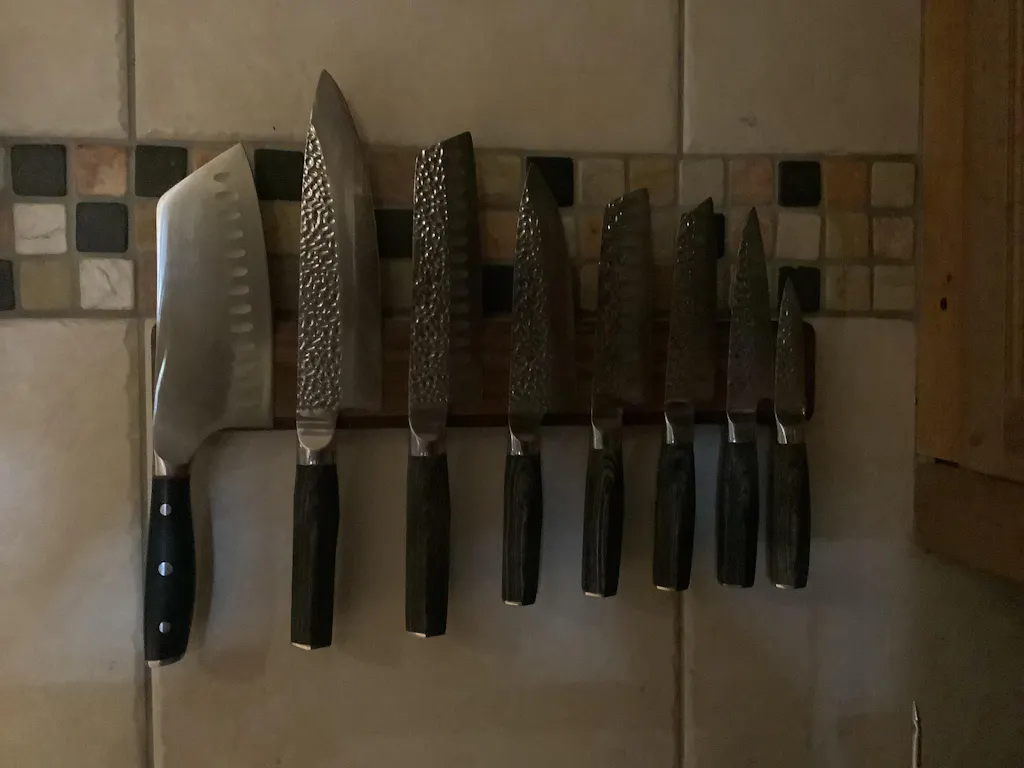 VEUR Black Walnut Magnetic Knife Holder