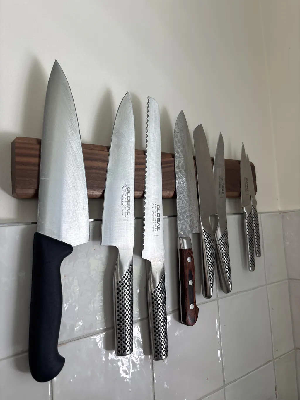 VEUR Black Walnut Magnetic Knife Holder