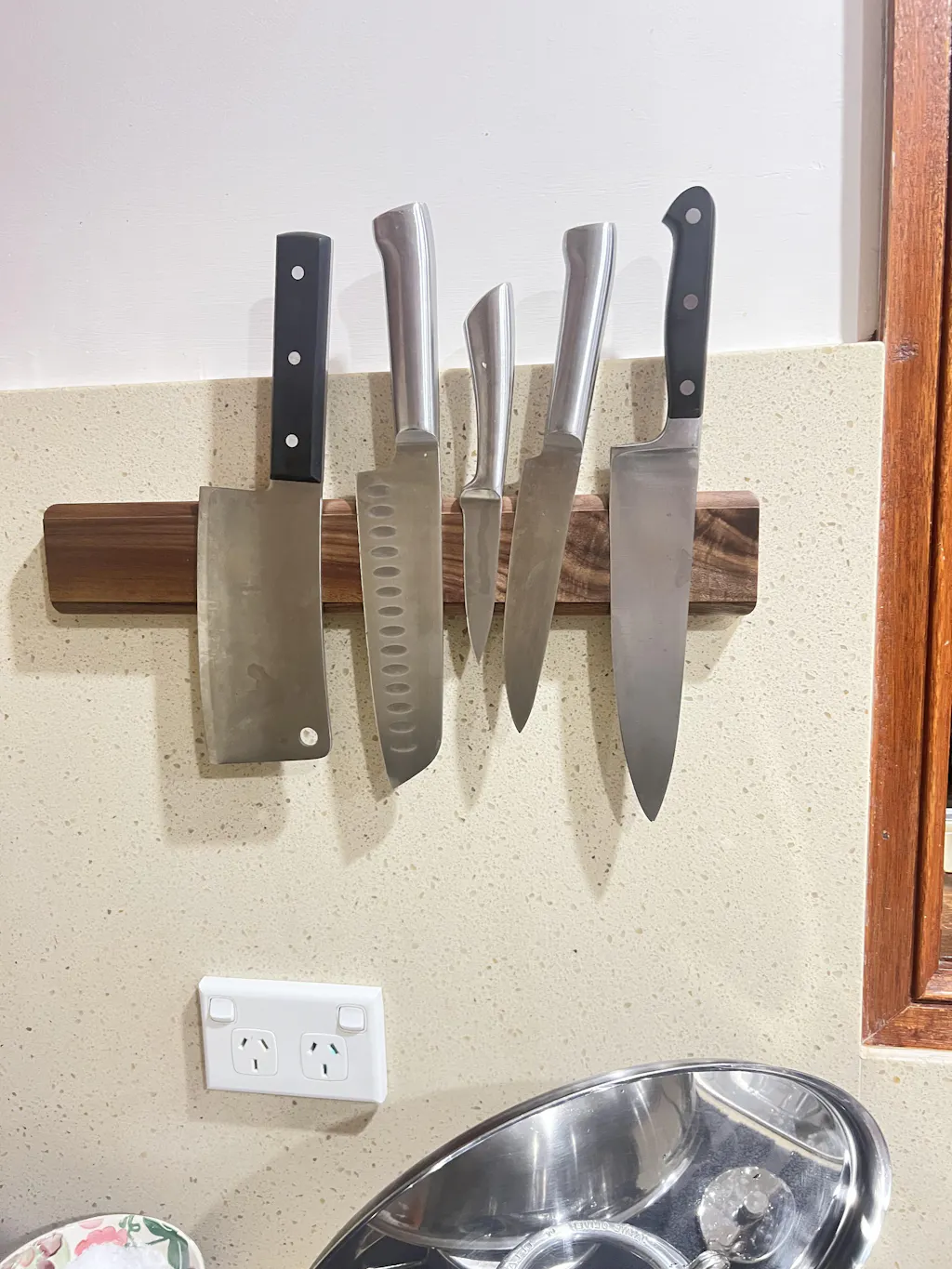 VEUR Black Walnut Magnetic Knife Holder