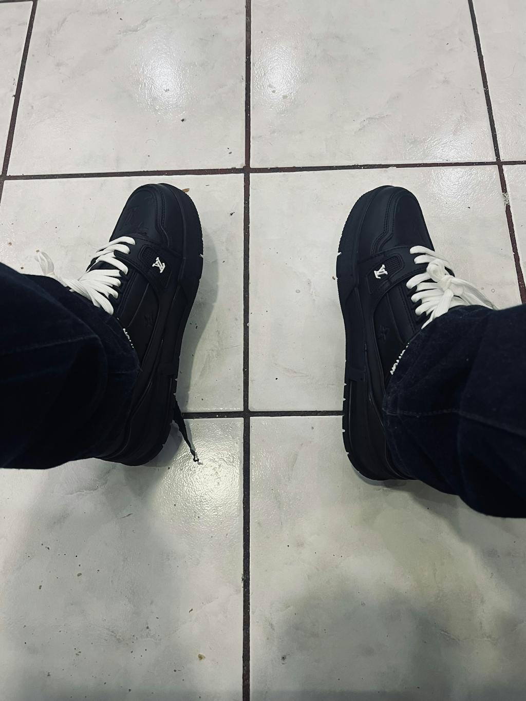 LOUIS VUITTON TRAINER BLACK