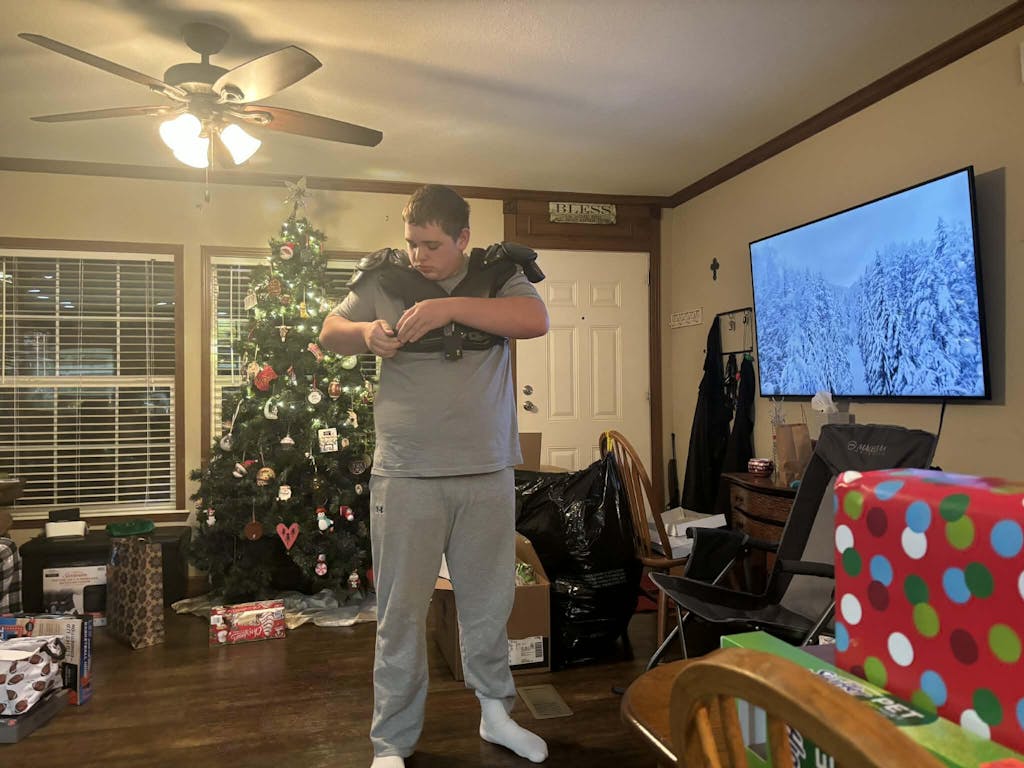 ARC_V1 VARSITY SHOULDER PADS – TRENCH