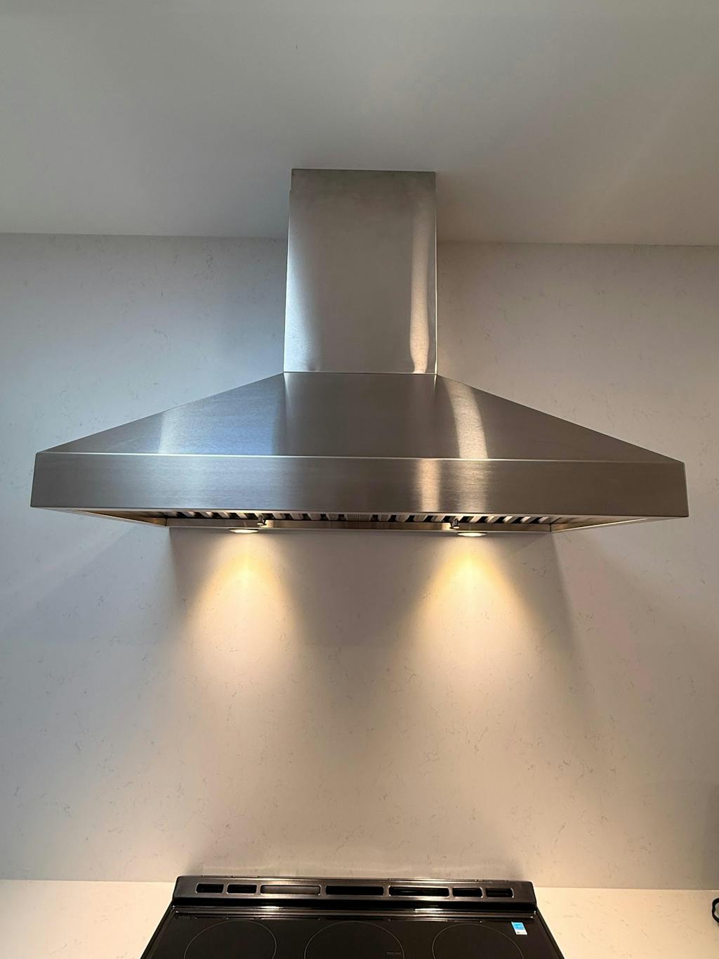 36 Inch 750 CFM Wall Mount Range Hood - VICTORY Twister