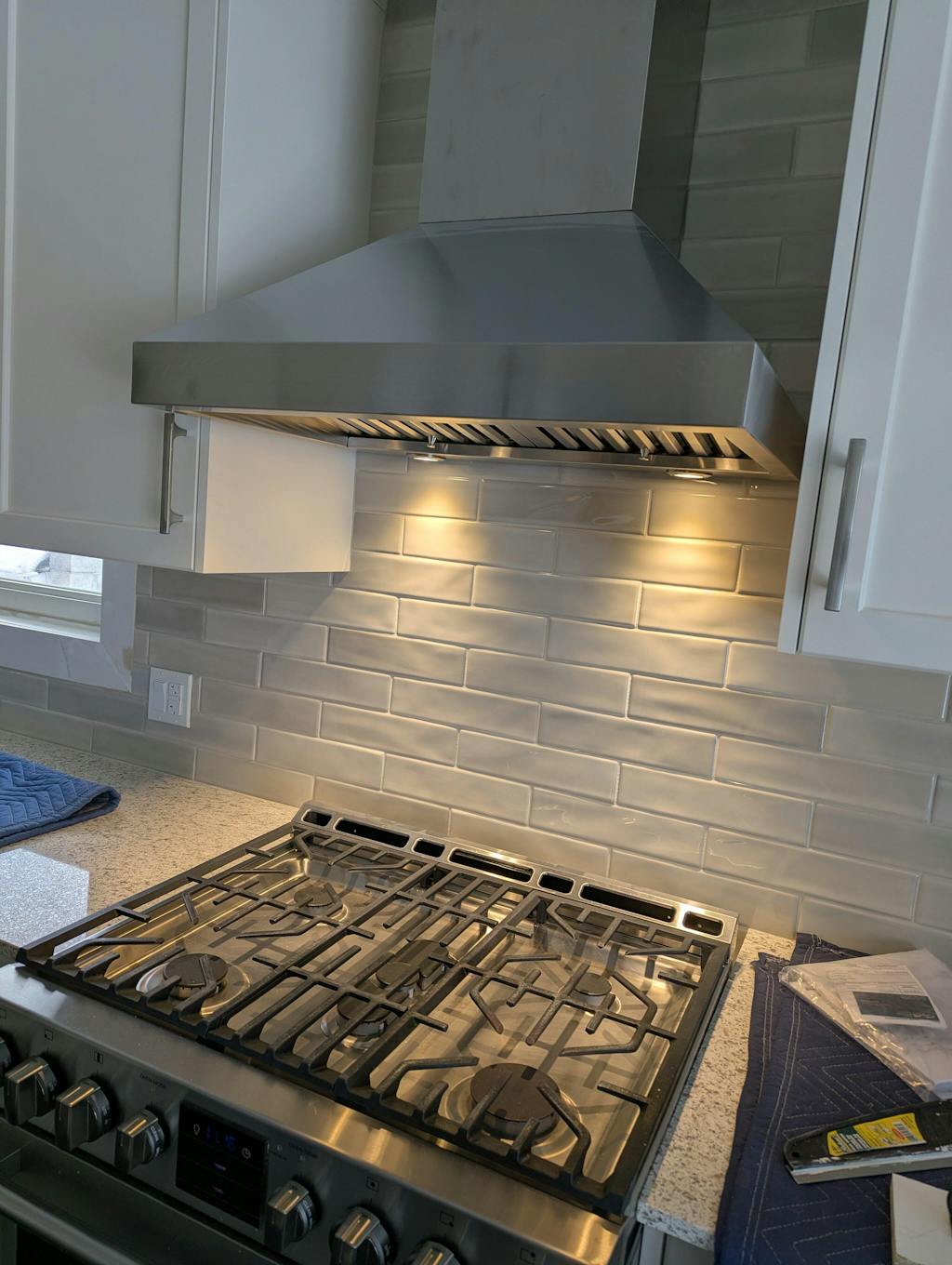 30 Inch 750 CFM Wall Mount Range Hood - VICTORY Twister