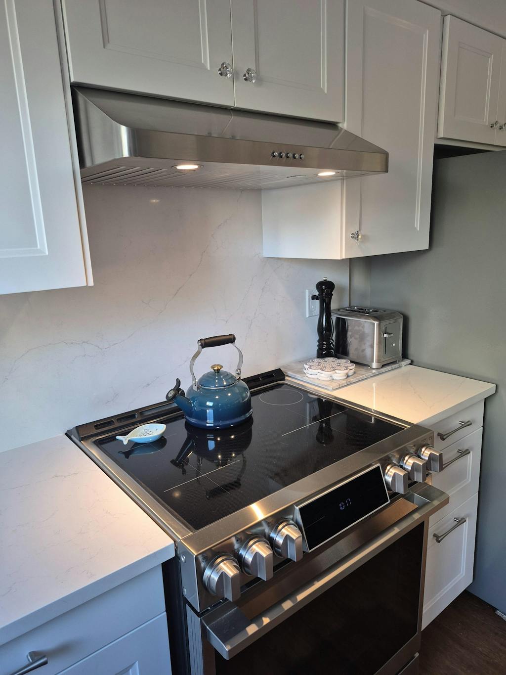 30 Inch 600 CFM Under Cabinet Range Hood with Push Button Controls - VICTORY Luna