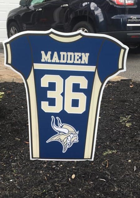 Football jersey yard signs Clearance