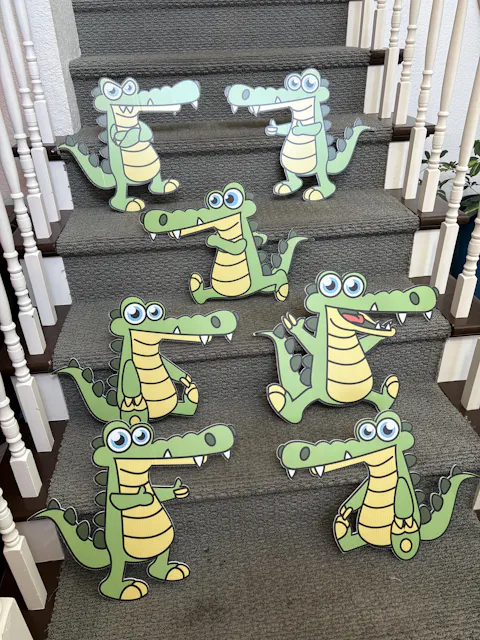 Gators Yard Decoration Set of 18 with 18 short stakes
