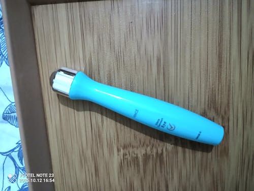 Ultra Correct Eye Roller