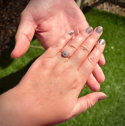 Vintage 18ct natural diamond daisy cluster halo ring c1930's