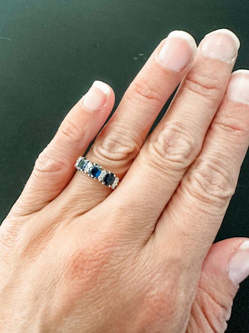 Vintage 18ct gold oval sapphire & diamond trilogy ring 1985