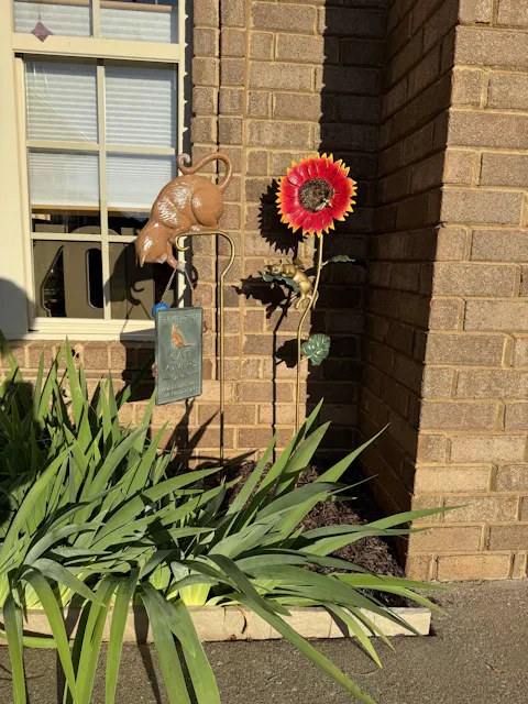 Summer Nap Staked Decor