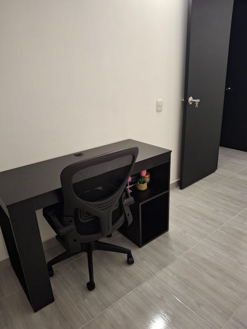 Escritorio Astana, Wengue y Negro