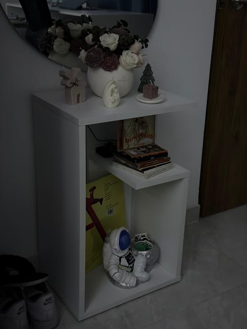 Mesa Auxiliar Evert, Blanco Duqueza Y Blanco Kronos, con diseño moderno y espacio para ubicar objetos ZF