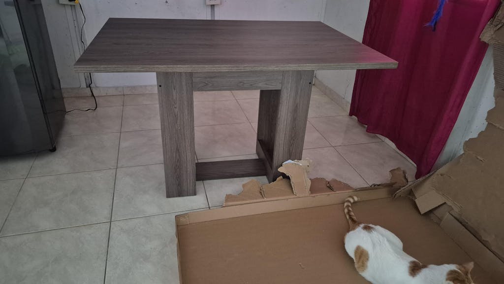 Mesa Para Comedor Volder, Chocolate, con Amplia Superficie, No Incluye Sillas