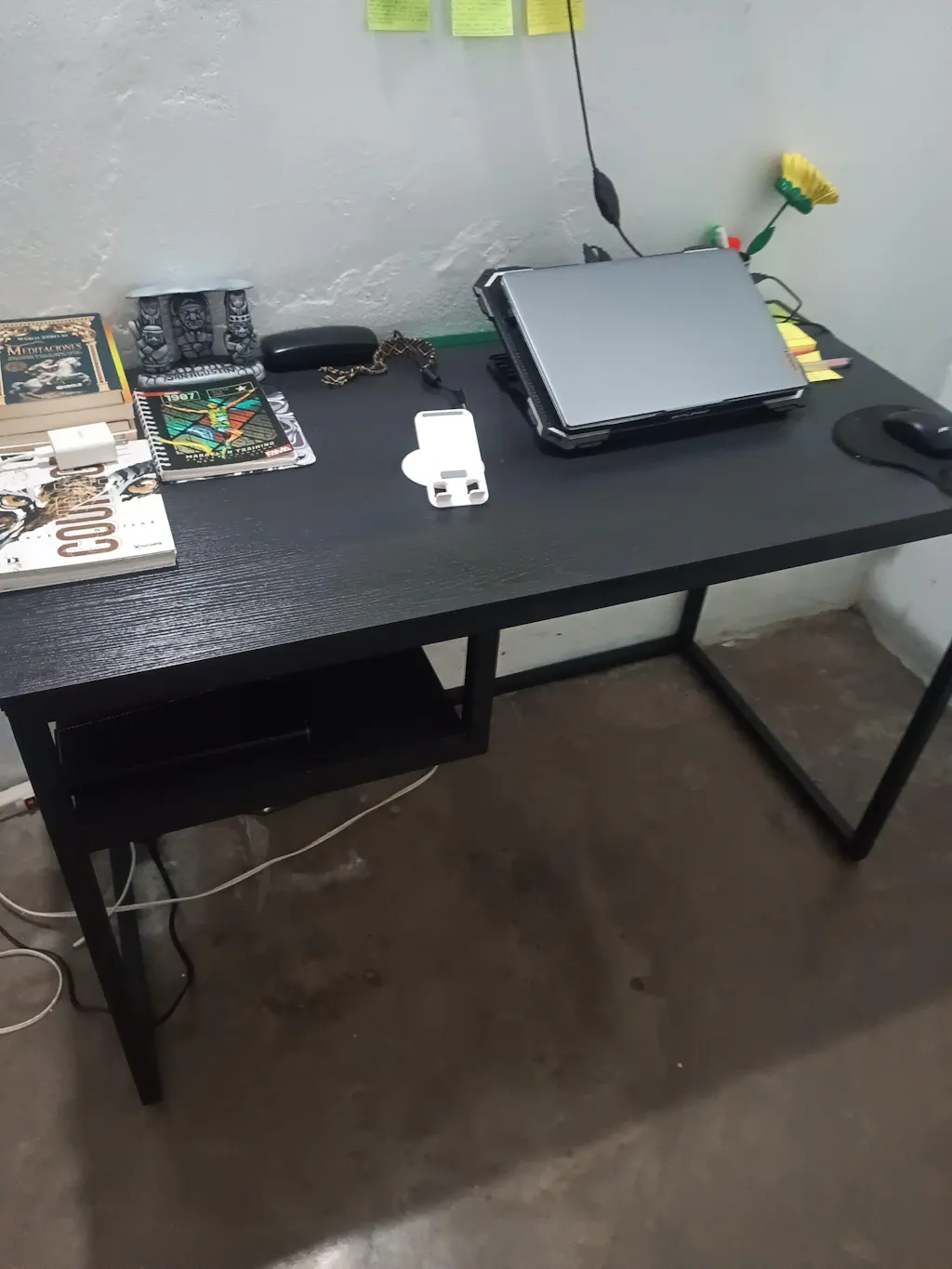 Escritorio Desky, Wengue, con un entrepaño