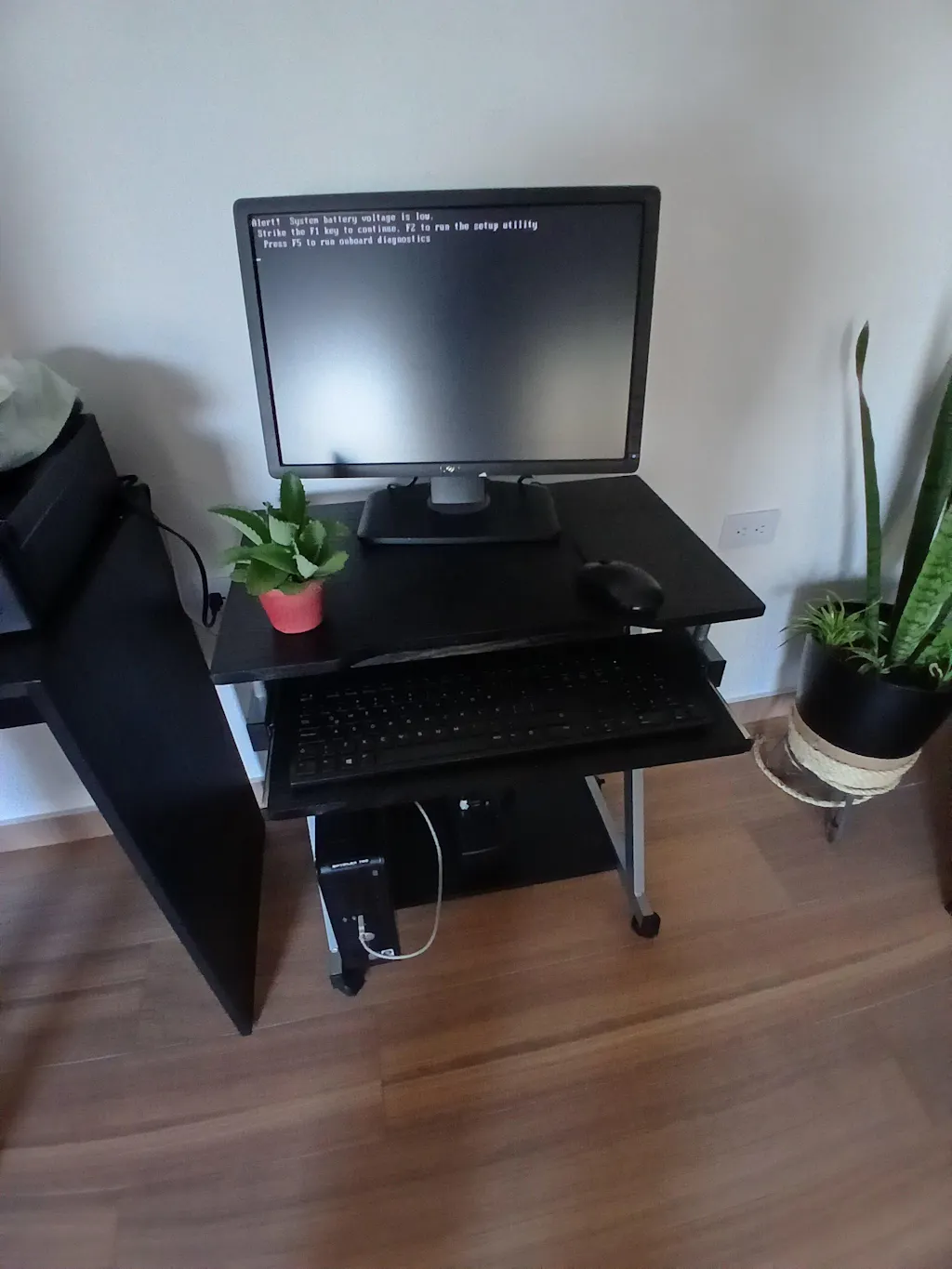 Escritorio Porta Pc Maldiva, Wengue, con Rodachines