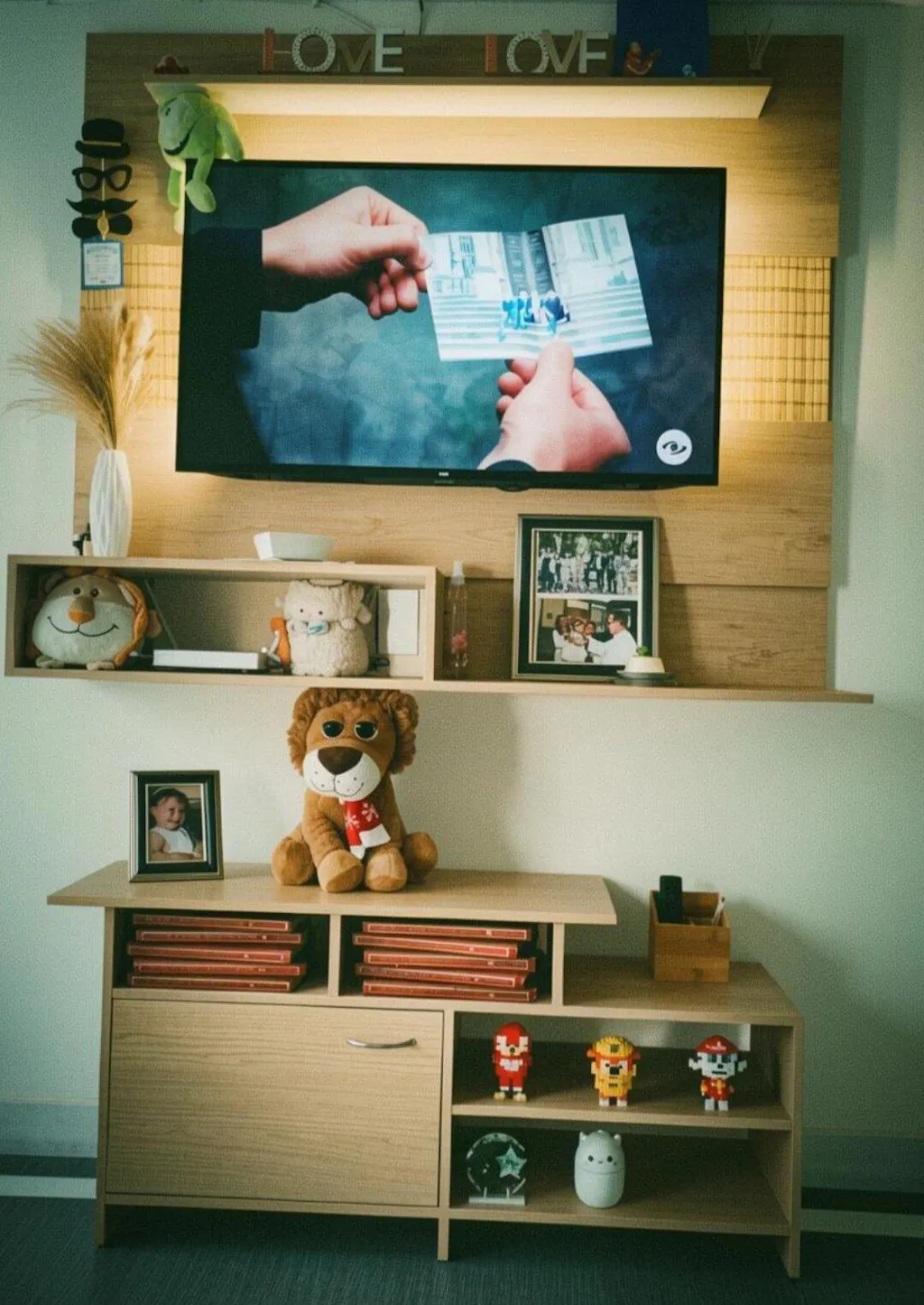 Mesa Para Tv Liena, Beige, Para Televisor de 40 Pulgadas