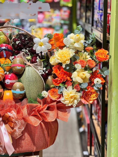 Giỏ Quà Trái Cây Nhập Khẩu & Hoa Tươi Tặng Mừng Sinh Nhật, Tặng Bác Sĩ ,Tân Gia