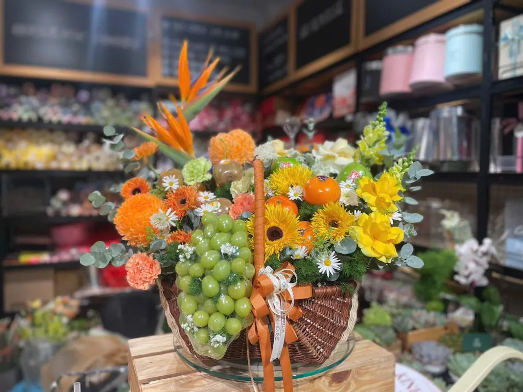 Giỏ Quà Trái Cây Celebration Fruit 08 - Kiwi Vàng, Nho, Táo Tặng Quà 20/10 Cho Người Phụ Nữ Tuyệt Vời