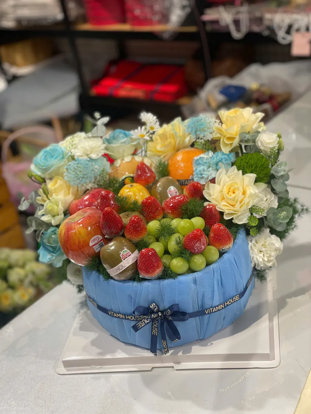 Giỏ Quà Trái Cây Nhập Khẩu Tặng Hoa Tươi Sinh Nhật Sếp Nữ